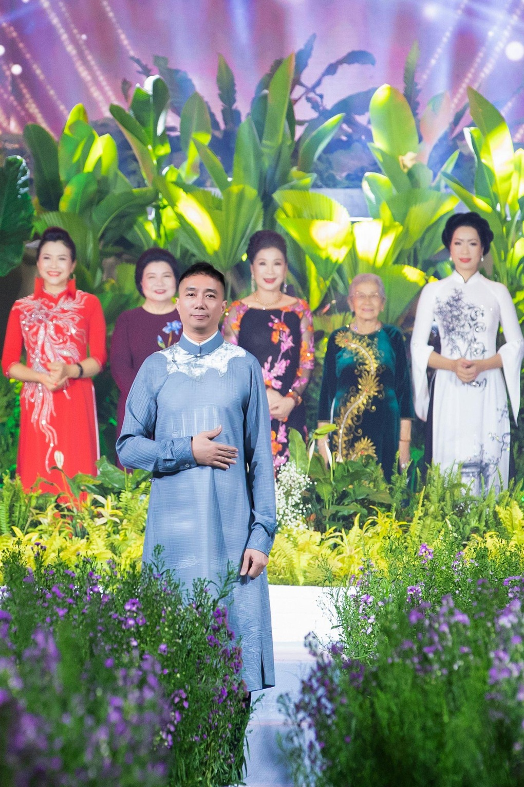 Đỗ Trịnh Hoài Nam quảng bá du lịch TPHCM qua Lễ hội Áo dài - 9 Đỗ Trịnh Hoài Nam quảng bá du lịch TPHCM qua Lễ hội Áo dài - 9
