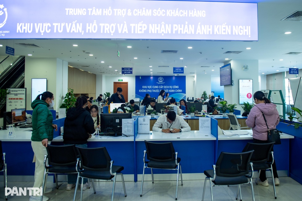 Hà Nội: Nhiều nơi vẫn yêu cầu chứng thực giấy tờ đã tích hợp trên VNeID - 4 Hà Nội: Nhiều nơi vẫn yêu cầu chứng thực giấy tờ đã tích hợp trên VNeID - 4