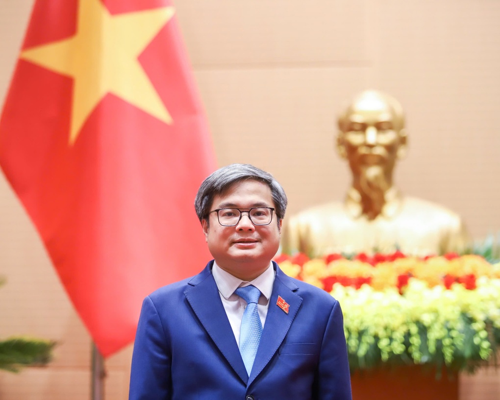 Hà Nội có phó chủ tịch UBND thành phố từng là thủ khoa tuyển dụng đặc cách - 1 Hà Nội có phó chủ tịch UBND thành phố từng là thủ khoa tuyển dụng đặc cách - 1
