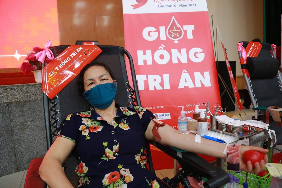 Nhiều người dân Hà Nội không ngại giãn cách, đi hiến máu vì người bệnh - 2 Nhiều người dân Hà Nội không ngại giãn cách, đi hiến máu vì người bệnh - 2