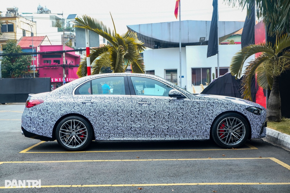 Mercedes-AMG C 43 lắp ráp tại Việt Nam, sedan hiệu suất cao cho tay chơi - 2 Mercedes-AMG C 43 lắp ráp tại Việt Nam, sedan hiệu suất cao cho tay chơi - 2