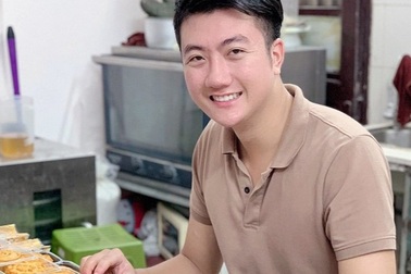 Anh chàng đẹp trai đam mê làm bánh, mỗi tháng bỏ túi 60 triệu đồng