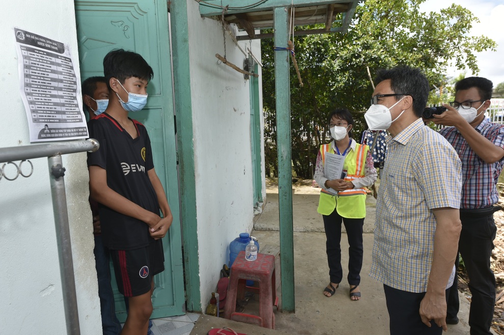Phó Thủ tướng: Sớm kiểm soát dịch để học sinh được đến trường đúng nghĩa - 2 Phó Thủ tướng: Sớm kiểm soát dịch để học sinh được đến trường đúng nghĩa - 2