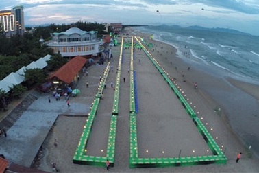 Đại tiệc “Up cùng hải sản” đạt kỷ lục bàn tiệc dài nhất châu Á