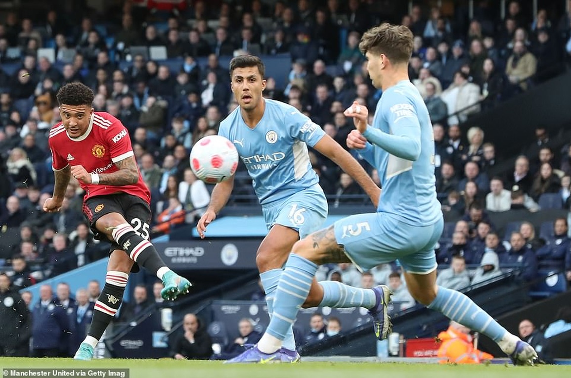 Những khoảnh khắc Man Utd thua tan nát Man City ở Etihad - 3 Những khoảnh khắc Man Utd thua tan nát Man City ở Etihad - 3
