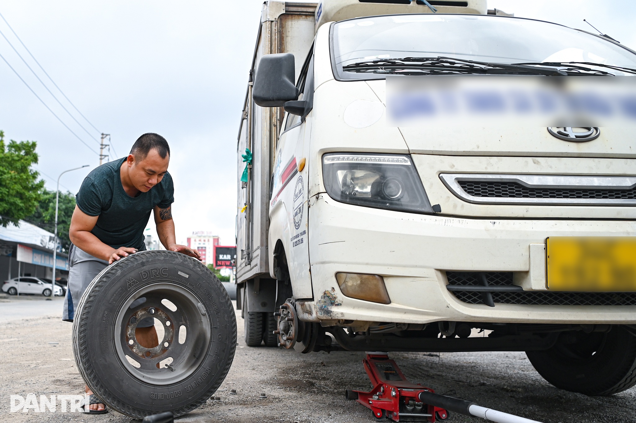 Ngày về mở quán cơm của tài xế container đâm xe Innova đi lùi trên cao tốc - 7 Ngày về mở quán cơm của tài xế container đâm xe Innova đi lùi trên cao tốc - 7