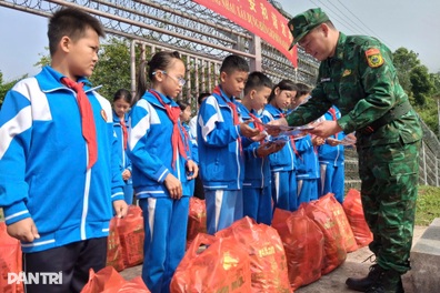 Bạn đọc Dân trí tiếp sức học sinh vùng biên