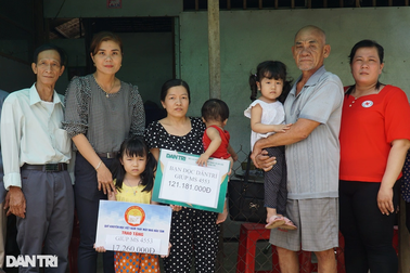 Góa phụ nghèo nuôi 3 con nhỏ được bạn đọc hỗ trợ hơn 200 triệu đồng