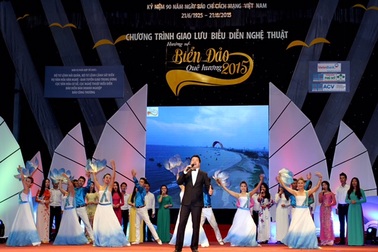 Chương trình Giao lưu biểu diễn nghệ thuật “Hướng về biển đảo quê hương 2016”