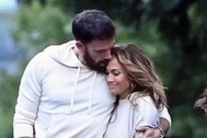 Ben Affleck và Jennifer Lopez quyến luyến không rời sau cuộc hẹn