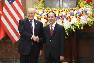 Chủ tịch nước điện đàm với Tổng thống Mỹ Donald Trump về Biển Đông