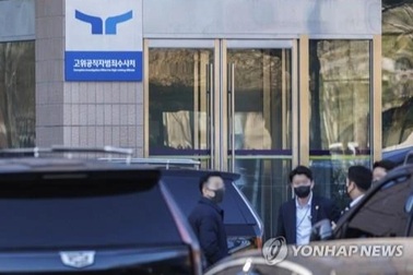 Người đàn ông tự thiêu gần nơi Tổng thống Hàn Quốc bị thẩm vấn