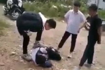 Hai học sinh lớp 7 bị đánh hội đồng phải nhập viện