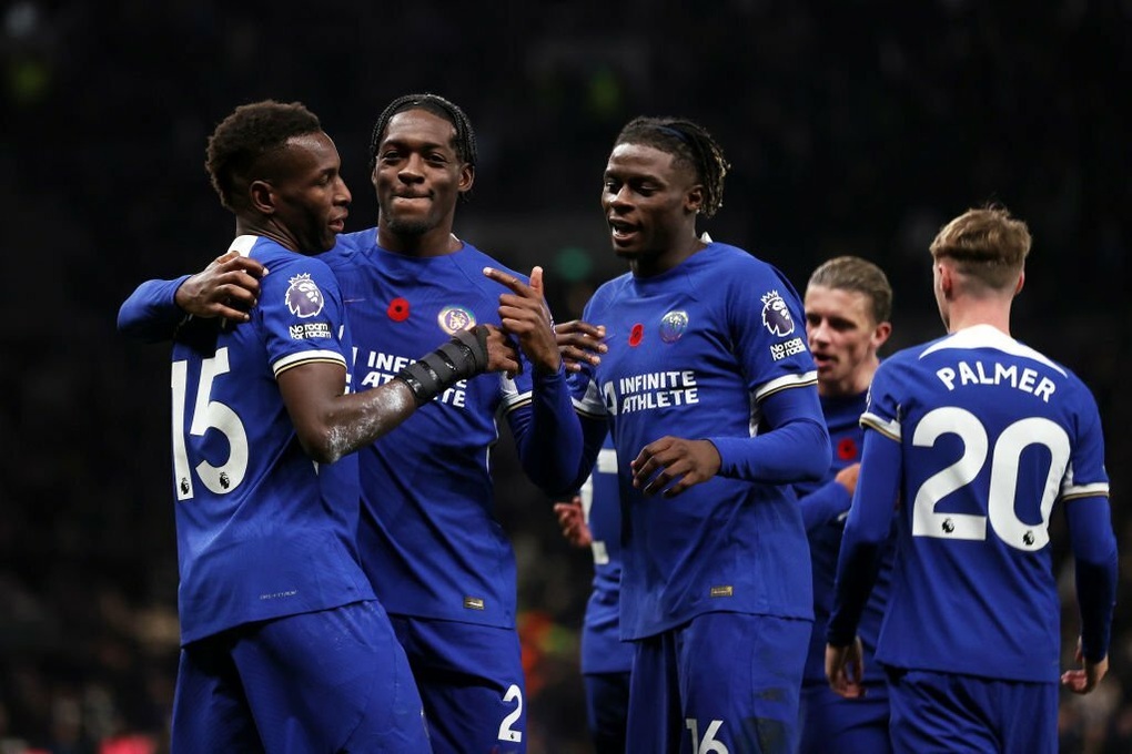 Bị đuổi 2 cầu thủ, Tottenham thảm bại trước Chelsea - 3 Bị đuổi 2 cầu thủ, Tottenham thảm bại trước Chelsea - 3