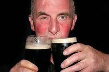 Tại sao mặt lại bị đỏ khi uống rượu?