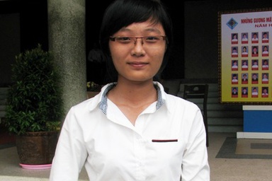 Gặp nữ sinh mồ côi 2 lần đỗ thủ khoa