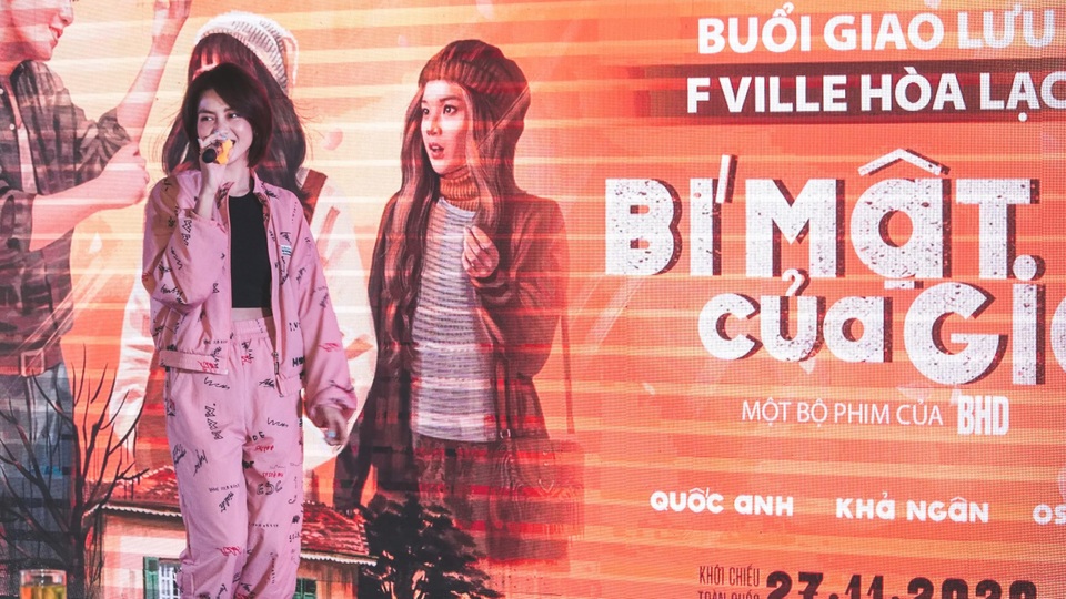 Diễn viên Bí Mật Của Gió được hàng ngàn học sinh săn đón tại Hà Nội - 2 Diễn viên Bí Mật Của Gió được hàng ngàn học sinh săn đón tại Hà Nội - 2