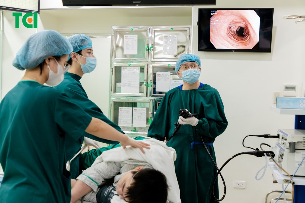 Chàng trai 25 tuổi ôm quả bom nổ chậm 4cm trong lòng đại tràng - 3 Chàng trai 25 tuổi ôm quả bom nổ chậm 4cm trong lòng đại tràng - 3