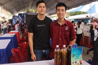 Chế nước tẩy rửa từ… rác