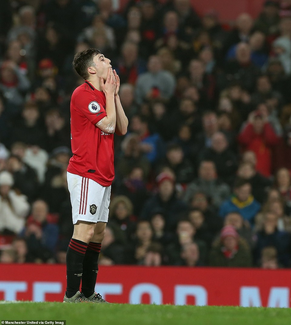 Man Utd bị Burnley đè bẹp ngay trên sân nhà Old Trafford - 3 Man Utd bị Burnley đè bẹp ngay trên sân nhà Old Trafford - 3