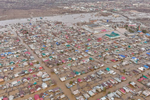 Sông ở Nga vỡ đập liên tiếp, 6.600 ngôi nhà ngập lụt