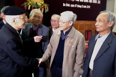 Tổng Bí thư: “Bộ máy cồng kềnh ăn lương còn nhiều lắm!”