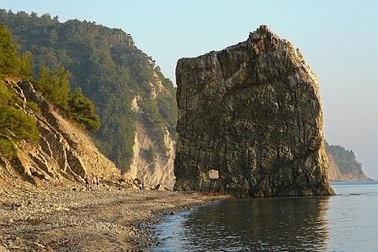 Khối đá hình như cánh buồm