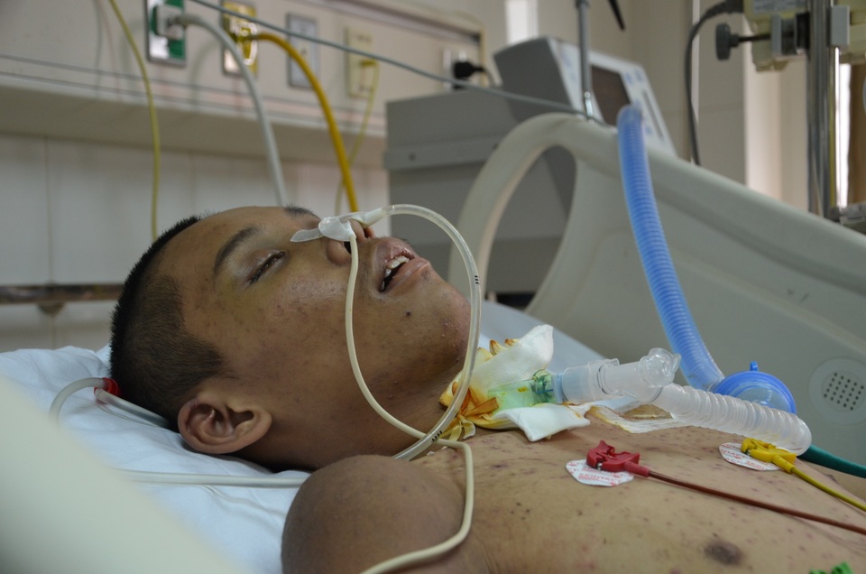 Người mẹ tội nghiệp đi bán rau cầu xin nhà hảo tâm cứu con - 7 Người mẹ tội nghiệp đi bán rau cầu xin nhà hảo tâm cứu con - 7