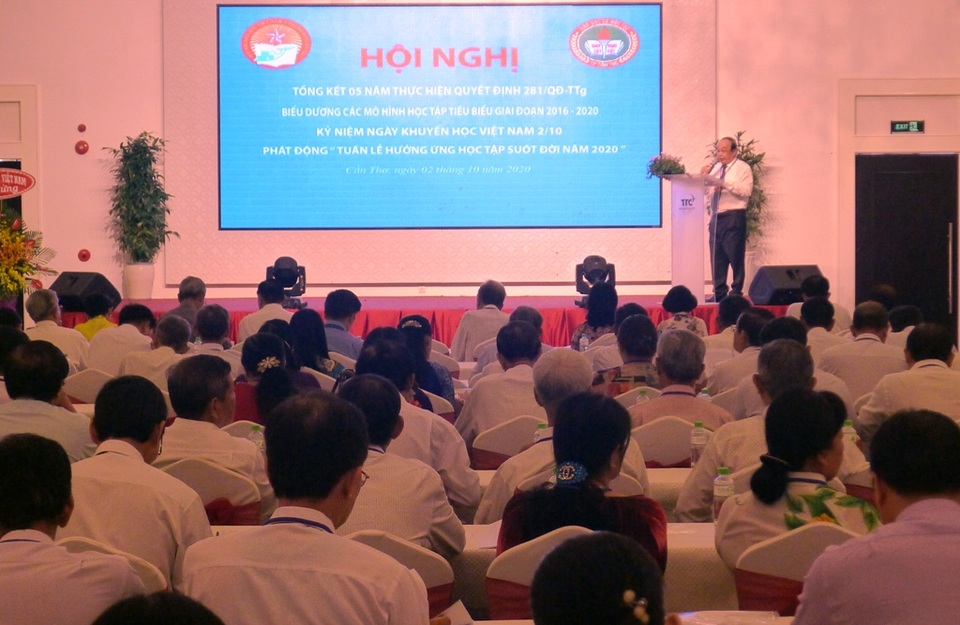 TP Cần Thơ: Gần 200.000 gia đình học tập xuất sắc 5 năm liền - 1 TP Cần Thơ: Gần 200.000 gia đình học tập xuất sắc 5 năm liền - 1