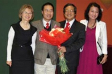 Ba Lan phong hàm GS cho Tiến sĩ Trần Vĩnh Hùng 