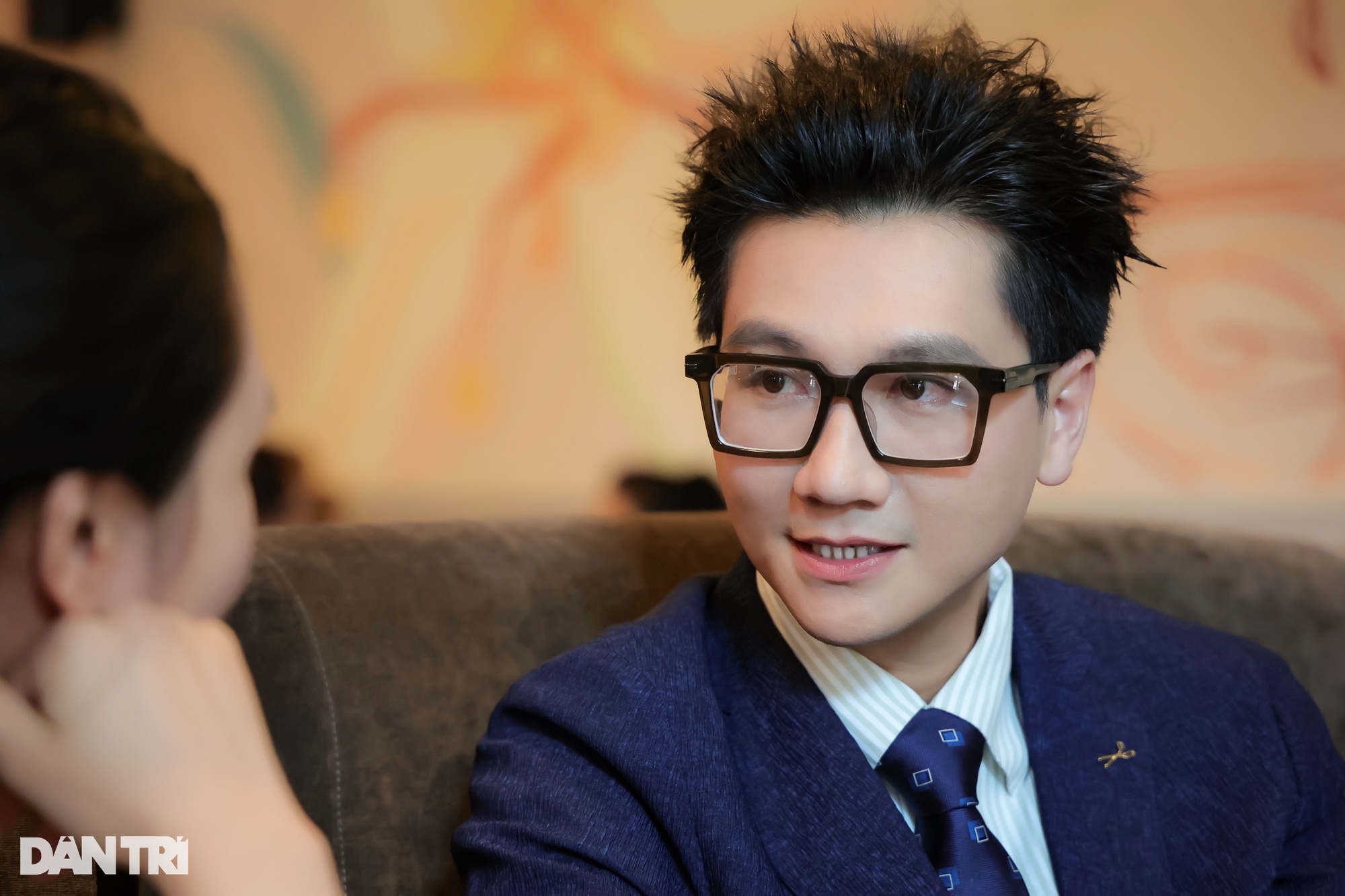 MC Công Tố: “Tôi bật khóc giữa một ngày thu đẹp trời mà không hiểu lý do” - 3 MC Công Tố: “Tôi bật khóc giữa một ngày thu đẹp trời mà không hiểu lý do” - 3