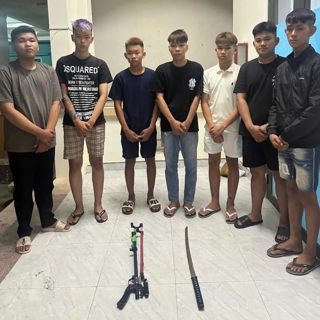 Ngăn chặn nhóm thanh, thiếu niên dùng hung khí chuẩn bị hỗn chiến - 1 Ngăn chặn nhóm thanh, thiếu niên dùng hung khí chuẩn bị hỗn chiến - 1