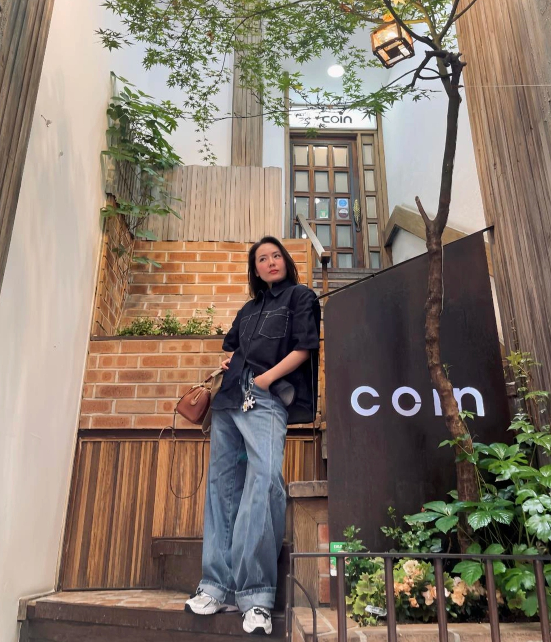 Phương Linh tuổi 41: Nhan sắc mặn mà, tự tin khoe tóc bạc, da rạn - 8 Phương Linh tuổi 41: Nhan sắc mặn mà, tự tin khoe tóc bạc, da rạn - 8