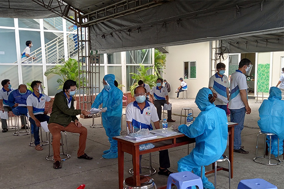 Xét nghiệm sàng lọc và tiêm vắc xin Covid-19 cho CBNV truyền hình cáp SCTV - 2 Xét nghiệm sàng lọc và tiêm vắc xin Covid-19 cho CBNV truyền hình cáp SCTV - 2