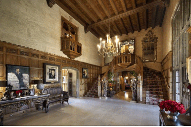 Tổng biên tập tạp chí Playboy sống trong ngôi nhà như thế nào?