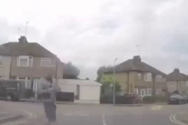 Dàn cảnh ăn vạ trước mũi xe