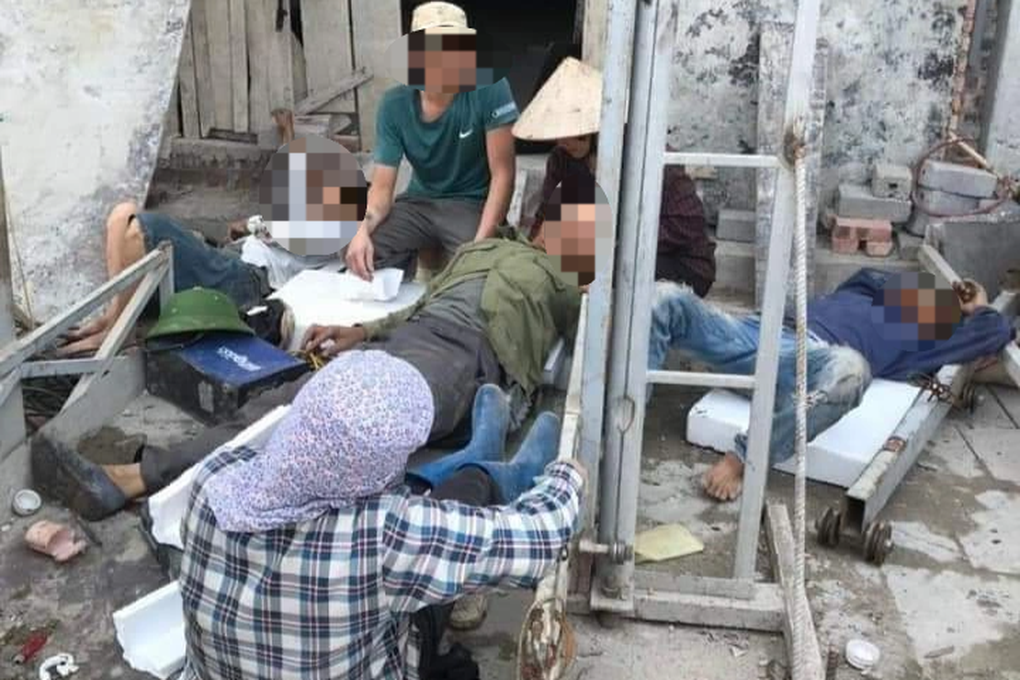 Thang máy tự chế rơi tự do khiến 7 thợ xây ở Bắc Giang bị thương - 1 Thang máy tự chế rơi tự do khiến 7 thợ xây ở Bắc Giang bị thương - 1