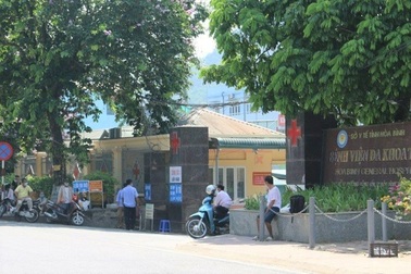 Người phụ nữ rơi từ tầng 8 bệnh viện đa khoa Hòa Bình