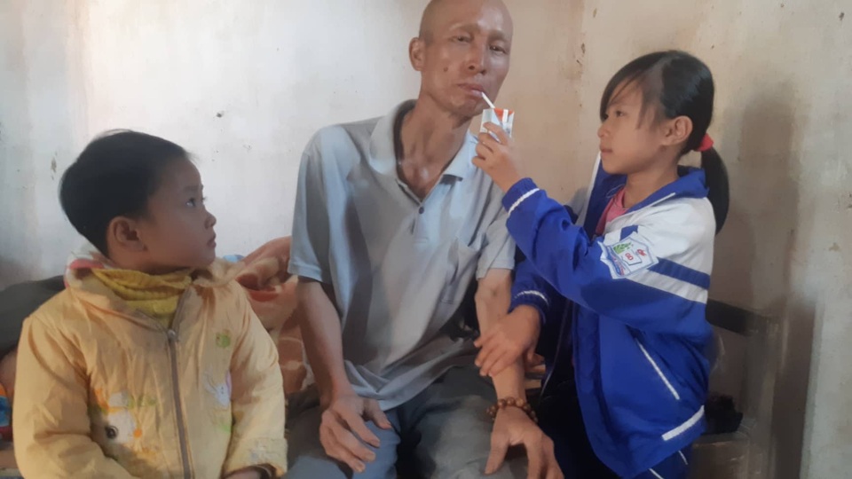 Tết cận kề, rớt nước mắt với nỗi éo le của người phụ nữ bị “trời đày” - 3 Tết cận kề, rớt nước mắt với nỗi éo le của người phụ nữ bị “trời đày” - 3
