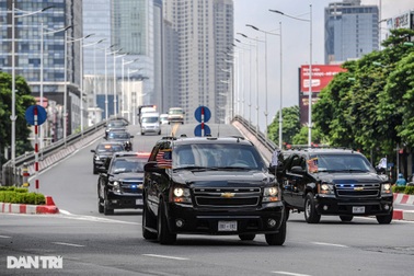 "Soi" dàn xe tinh hoa công nghiệp ô tô Mỹ lăn bánh trên đường phố Hà Nội