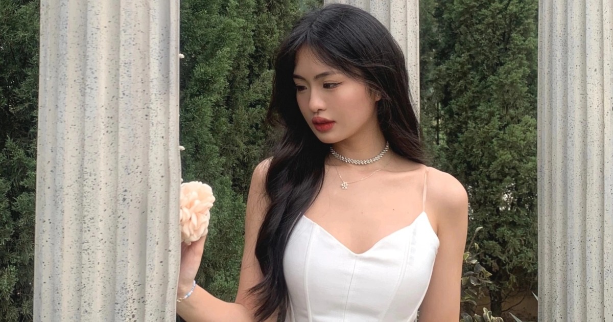 Gallery - Hoa khôi cao 1,70m gây chú ý với tài ca hát, chơi nhạc cụ | Báo Dân trí