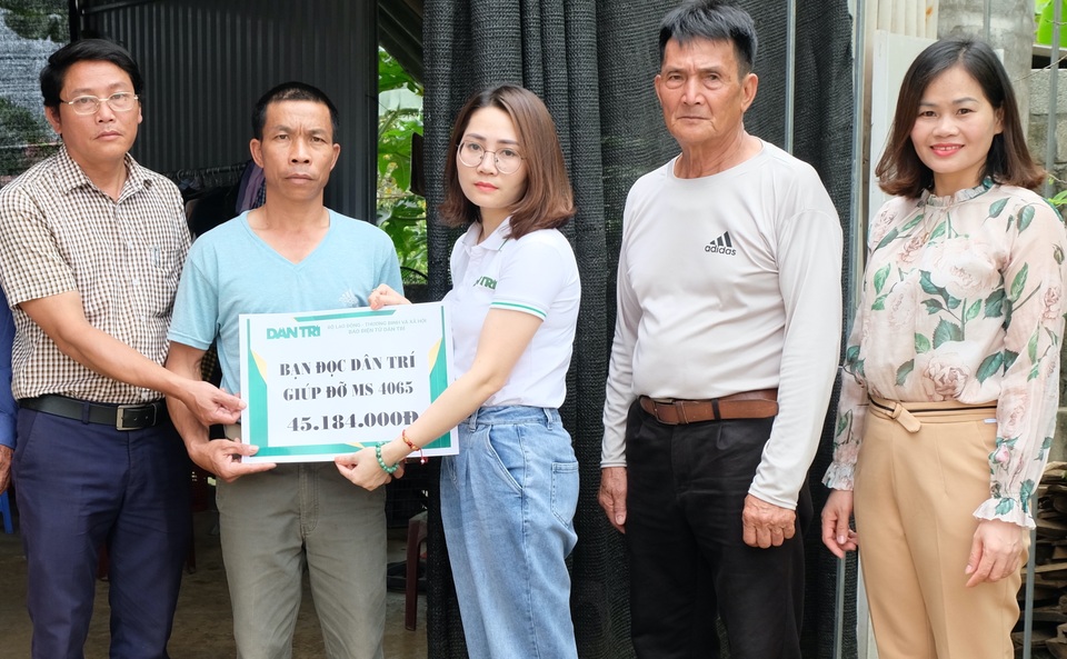 Bạn đọc Dân trí chung tay đưa chàng trai đến viện ghép tế bào gốc - 3 Bạn đọc Dân trí chung tay đưa chàng trai đến viện ghép tế bào gốc - 3