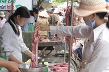 Biến thịt heo chết thành "tươi"