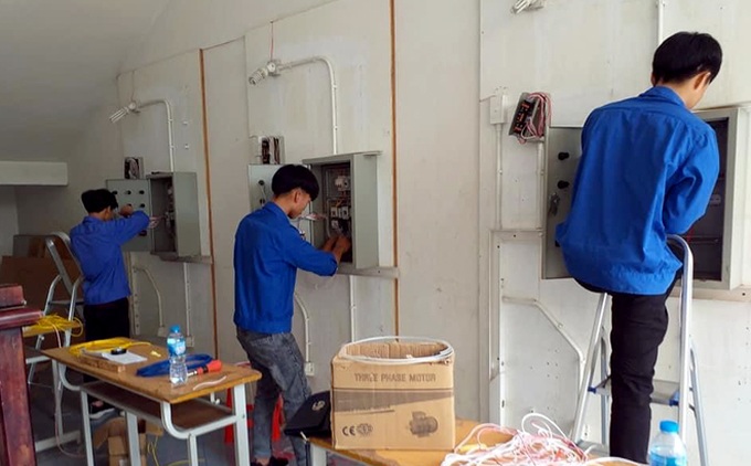 Thực hành nghề Điện dân dụng.