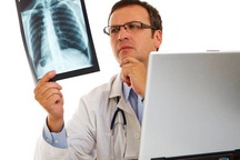 Ho càng ngày càng nặng: Đừng nghĩ do thời tiết, có thể ung thư phổi