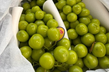 Một loại trái cây “quý tộc” của Trung Quốc rớt giá còn hơn 10.000 đồng/kg