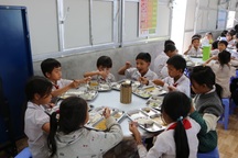 Hơn một triệu suất cơm miễn phí của cô giáo vùng cao