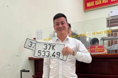 Điều kỳ lạ  của người đàn ông "số trời định" mỗi khi bấm biển xe cho mình