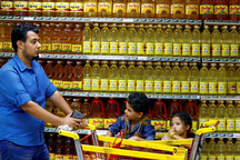 Thế giới vật lộn với nỗi sợ mới mang tên "dầu ăn"