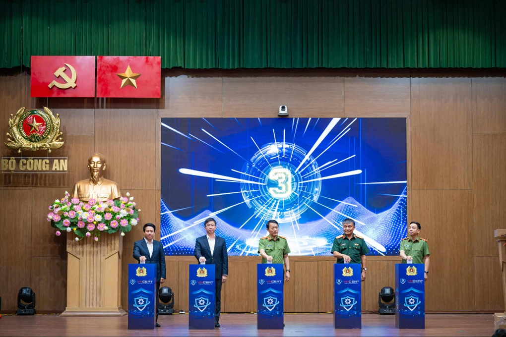 Bộ trưởng Công an: An ninh mạng không thể tách rời sự phát triển đất nước - 2 Bộ trưởng Công an: An ninh mạng không thể tách rời sự phát triển đất nước - 2